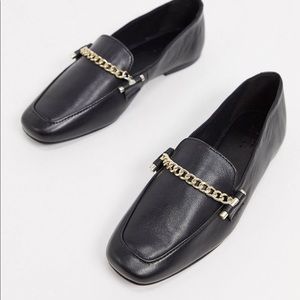 Chain leather loafers in black, new in a box